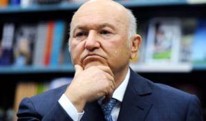 Юрий Лужков презентует второе издание книги «Россия на перепутье… Дэн Сяопин и старые девы «монетаризма»