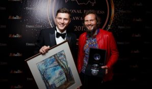На аукционе в рамках бизнес-премии 2018 Melon Rich&Finance Times собрали более миллиона рублей для Благотворительного фонда Дмитрия Нагиева