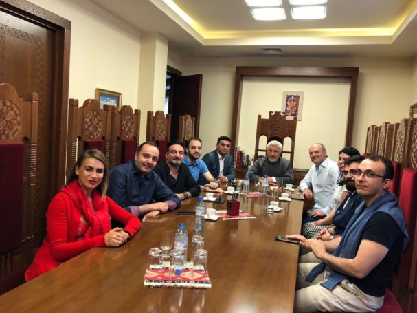 Владыка Езрас Нерсисян провел рабочую встречу по автоматизации воскресной гимназии