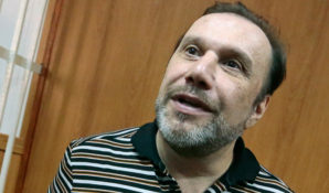 Спланировав свое банкротство, Батурин хочет обогатиться за счет сестры