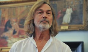 Никас Сафронов: даже находясь в Париже, все время спешу домой и думаю о Москве