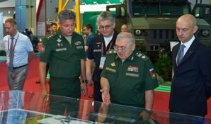 В парке «Патриот» работает единый выставочный стенд военных медиков, строителей и перевозчиков