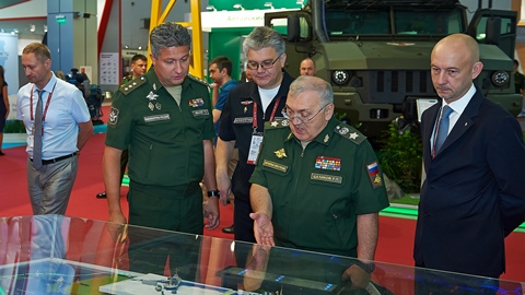 В парке «Патриот» работает единый выставочный стенд военных медиков, строителей и перевозчиков