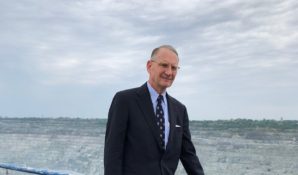 Генконсулу США познакомили с Уральским асбестовым горно-обогатительным комбинатом