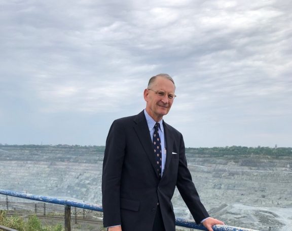 Генконсулу США познакомили с Уральским асбестовым горно-обогатительным комбинатом