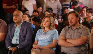 Концерт для детей в Грузии: песни, танцы и подарки