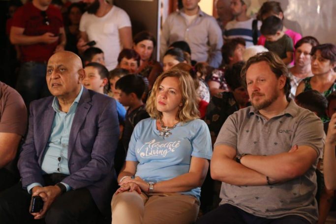 Концерт для детей в Грузии: песни, танцы и подарки