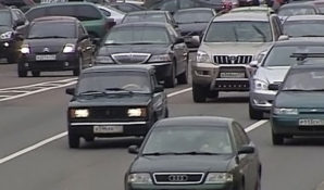 ГБУ Автомобильные дороги выбрал понедельник для смены бордюра на Можайке