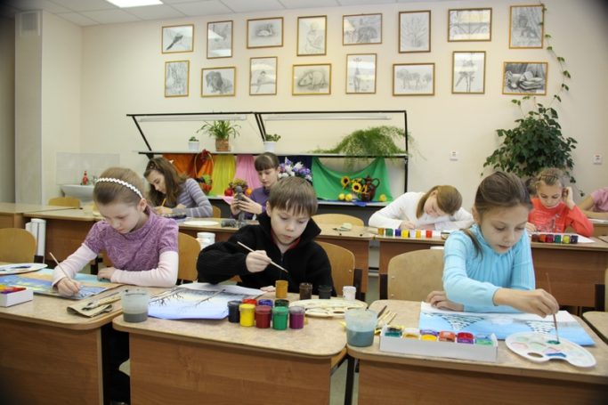 Личности лучших отечественных педагогов и история внешкольного образования представлены на выставке в Москве