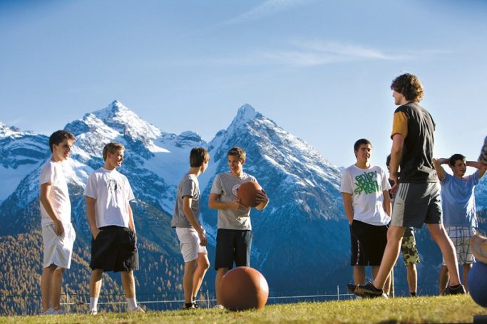 225 лет отмечает международная школа-пансион и спортивная академия Hochalpine Institut Ftan (HIF)