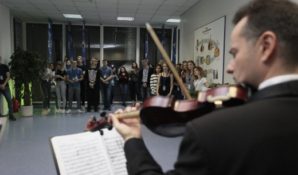 В Новосибирской пивоварне «Балтика» струнный ансамбль устроил концерт