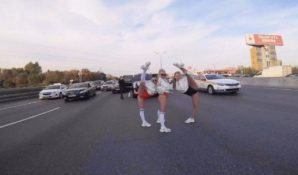 YAХANA остановила движение на МКАДе