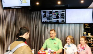 Гендиректор «Макдональдс» в России вышел на работу в качестве рядового сотрудника