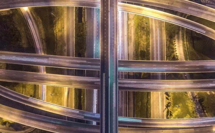 Будущее автомобильного транспорта определят технологии и автоматизация, однако на этом пути придется преодолеть немало серьезных препятствий, свидетельствуют результаты нового исследования IRU