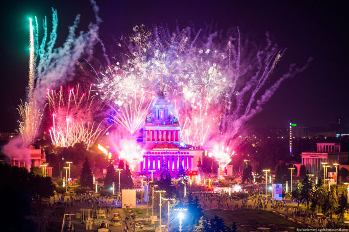 На ВДНХ новогоднюю ночь встретят масштабным праздничным фейерверком