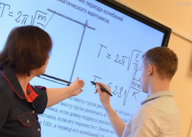 Премьер-министр узнал об особенностях работы образовательного проекта «Московская электронная школа»