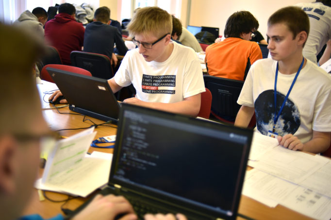 Всероссийское командное первенство по программированию выиграли московские школьники