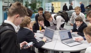 Руководитель Департамента образования и науки столицы Исаак Калина сообщил, с чем распрощались школы Москвы