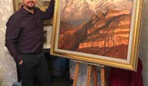 Российский художник Александр Абинов подарил Хабибу Нурмагомедову картину «Величие гор»