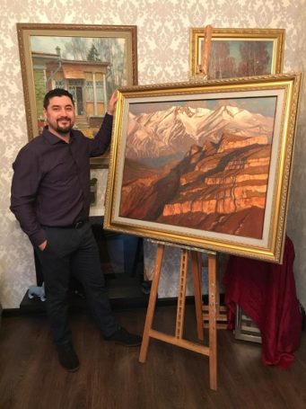 Российский художник Александр Абинов подарил Хабибу Нурмагомедову картину «Величие гор»