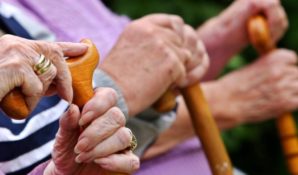 ТОП-5 известных личностей, которые бросили родителей