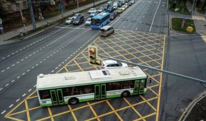 Штрафы за «вафельницу» позволят общественному транспорту поехать