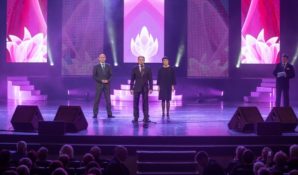 Депутат Михаил Романов поздравил женщин Петербурга с 8 марта