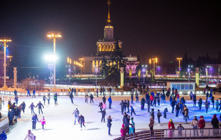 Более 500000 человек покатались на катках ВДНХ минувшей зимой