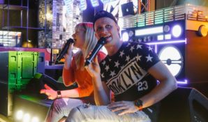 Пой с кинозвездами в Руки Вверх баре каждое воскресенье!