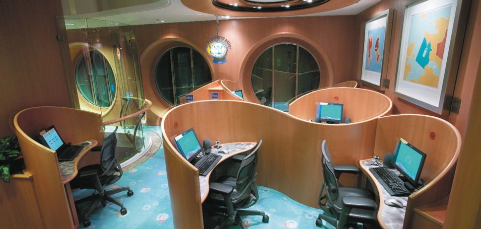 Информационный фон Первого канала создает студентка Фонда Сороса