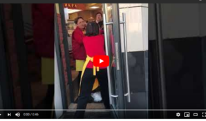 Продавщица изгоняет дьявола из покупательницы (видео)