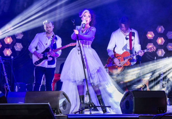 Неформатная певица Лина Милович выступила с новым шоу в Москве