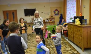 Как Московские волонтеры и фитнес-инструкторы, танцуя помогают детям из детских домов