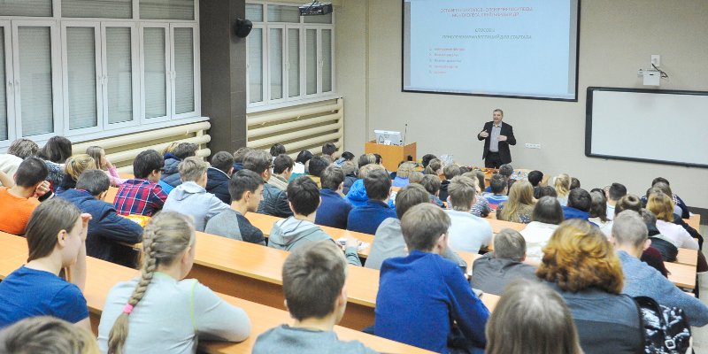 О важности финансовой грамотности в рамках проекта «Суббота московского школьника» сообщил Исаак Калина