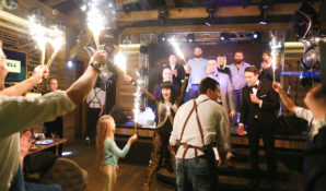 Милена Дейнега отметила свое новолетие в ресторане «Гранд Караоке»