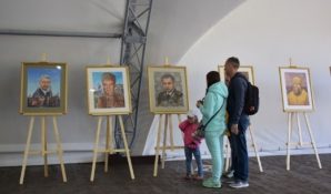 В парке Красная Пресня стартовал новый проект Никаса Сафронова «Галерея в парке»