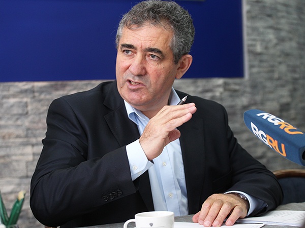 Более 150 вопросов прислали через портал МЭШ учителя столицы Исааку Калине