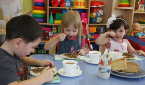 Переход на летнее питание: в детских садах Москвы обновилось меню
