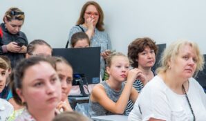 Зарегистрироваться для встречи с директорами школ Москвы пригласил родителей Исаак Калина