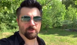 Алексей Чумаков выступил в поддержку благотворительного проекта своей коллеги Алсу