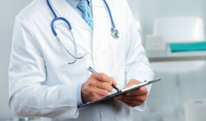 Глава «Альянса врачей» отрабатывает фейк об «отравлении» Навального ради карьеры