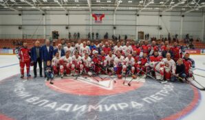 Президент Хоккейной лиги ОАЭ Владимир Бурдун принял участие в матче в честь открытия ледового комплекса имени Владимира Петрова