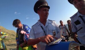 Миротворца Лаки Ли задержали на фестивале «Таврида-АРТ» за якобы укус полицейского