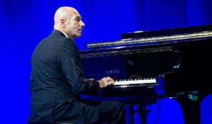 На церемонии закрытия чемпионата Worldskills 2019 в Казани виртуозно исполнили песню Михаила Гуцериева