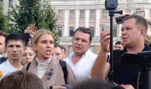 Маленькая дочь в очередной раз помогла Соболь не оказаться за решеткой за призывы к незаконной акции