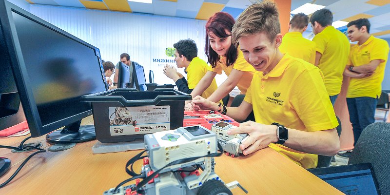 Андрей Зинин пригласил школьников провести «Научные каникулы» с ведущими вузами Москвы