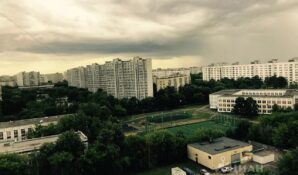 В районе военного госпиталя в Выхино-Жулебино уничтожают зеленую зону под строительство высоток