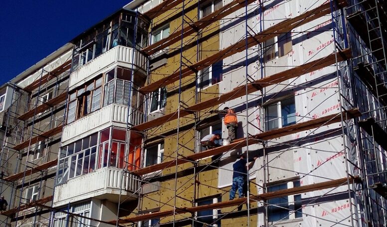 Капремонт и шифер: комбинат «Волна» принял участие в государственной программе