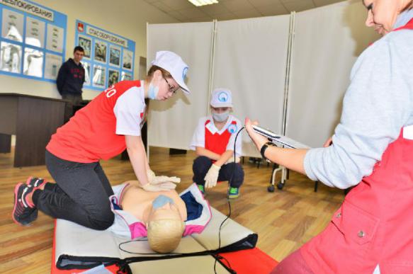 В школах столицы в третий раз стартовало городское соревнование «Скорая помощь»