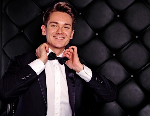 Телеведущий Антон Зорькин, представит спектакль, исцеляющий душу